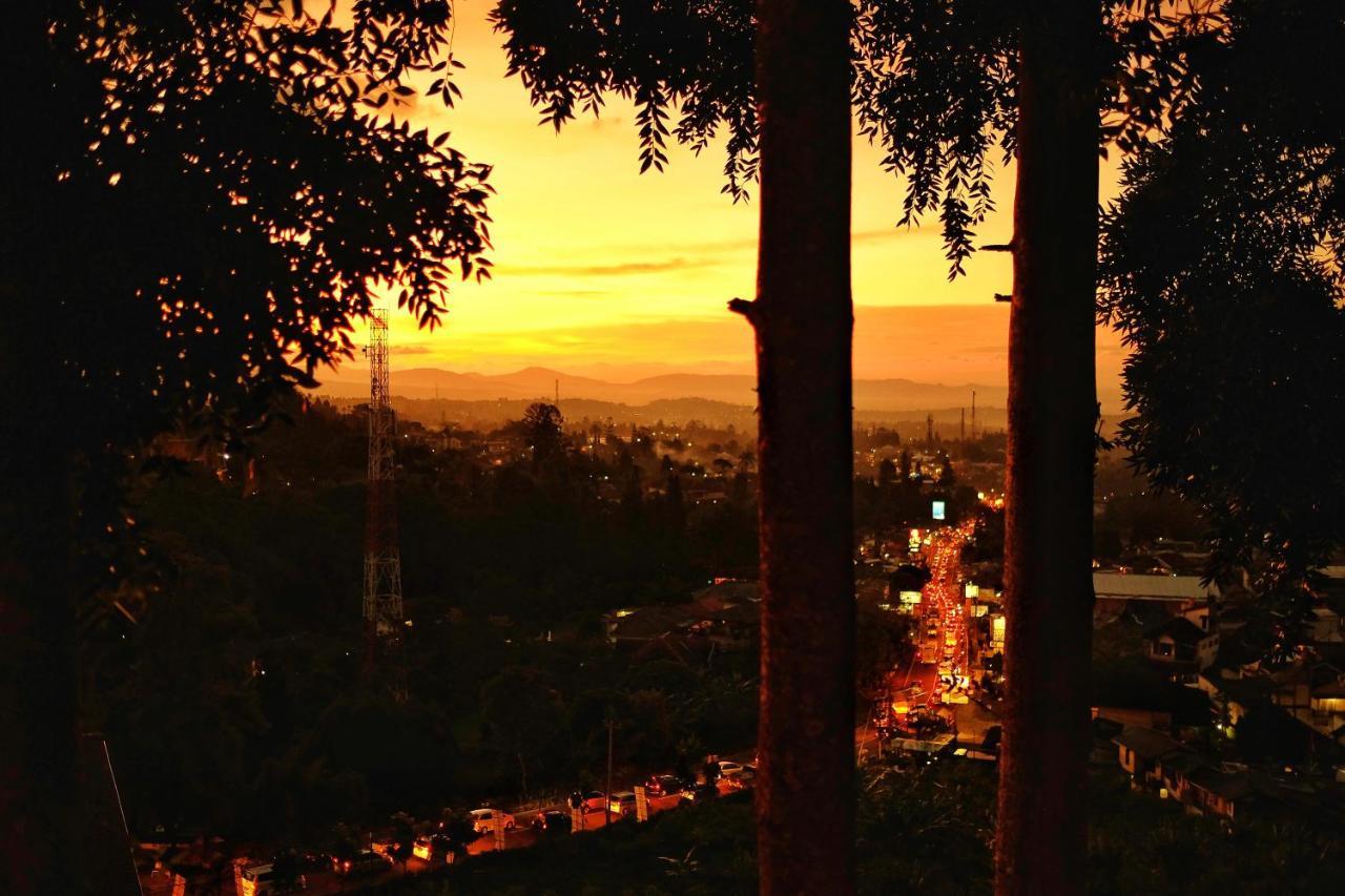The Grand Hill Resort-Hotel Puncak Exterior photo